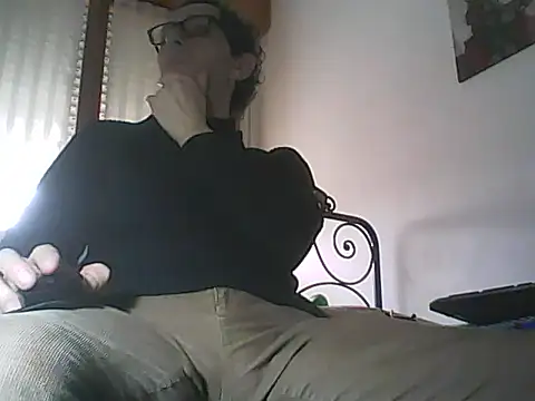 Snapshot of Moro_ra chatting on March 4, 2026, 1:06 pm Moro ra online show from March 4, 2026, 1:06 pm