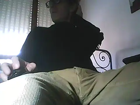 Snapshot of Moro_ra chatting on March 9, 2026, 12:53 pm Moro ra online show from March 9, 2026, 12:53 pm