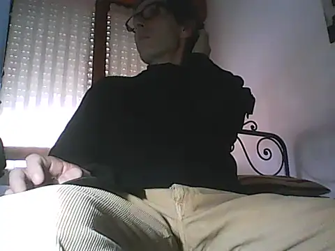 Snapshot of Moro_ra chatting on March 21, 2026, 12:54 pm Moro ra online show from March 21, 2026, 12:54 pm