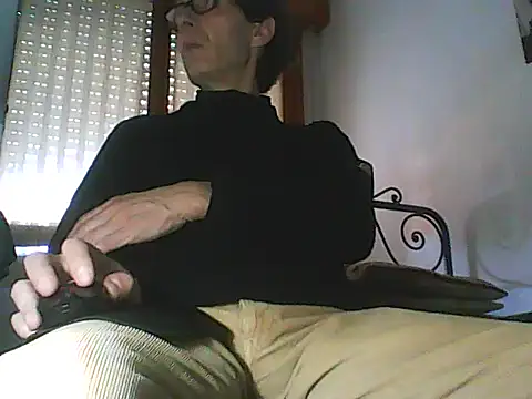 Snapshot of Moro_ra chatting on April 5, 2026, 12:13 pm Moro ra online show from April 5, 2026, 12:13 pm