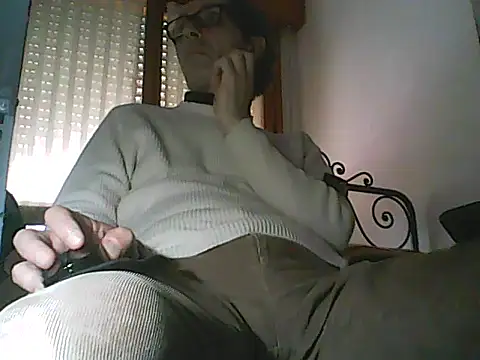 Snapshot of Moro_ra chatting on April 10, 2026, 11:59 am Moro ra online show from April 10, 2026, 11:59 am