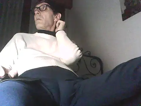 Snapshot of Moro_ra chatting on April 13, 2026, 6:02 pm Moro ra online show from April 13, 2026, 6:02 pm