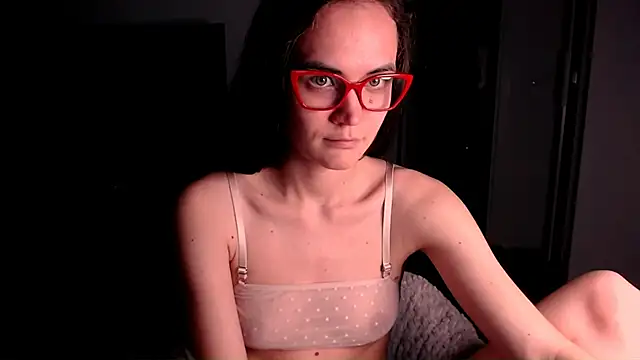 Snapshot of EvelynGG chatting on April 12, 2026, 6:57 pm EvelynGG online show from April 12, 2026, 6:57 pm