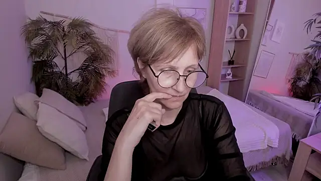 Paris Cherry online show from July 9, 2026, 6:45 pm