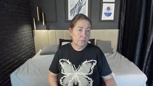 Snapshot of LindaPassionate chatting on July 10, 2026, 5:34 am LindaPassionate online show from July 10, 2026, 5:34 am