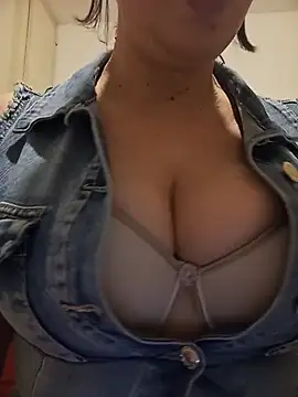 Snapshot of Dolcissima33 chatting on June 16, 2026, 6:38 am Dolcissima33 online show from June 16, 2026, 6:38 am