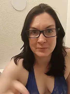 Snapshot of DesreRose chatting on June 25, 2026, 10:58 pm DesreRose online show from June 25, 2026, 10:58 pm
