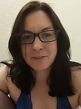Snapshot of DesreRose chatting on July 13, 2026, 12:57 am DesreRose online show from July 13, 2026, 12:57 am