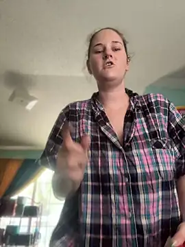 lolabunny9 online show from June 7, 2026, 4:22 pm