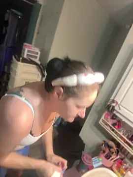 lolabunny9 online show from June 19, 2026, 4:33 pm