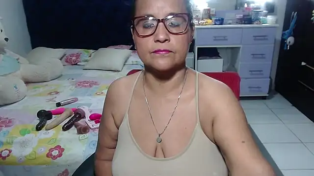Snapshot of pervert_mommy_ chatting on April 17, 2026, 10:18 am pervert mommy online show from April 17, 2026, 10:18 am