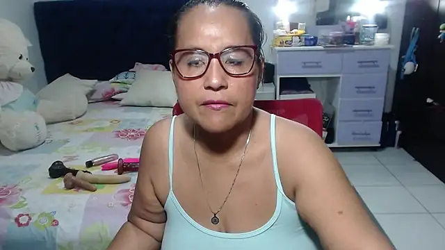 Snapshot of pervert_mommy_ chatting on April 22, 2026, 9:33 am pervert mommy online show from April 22, 2026, 9:33 am