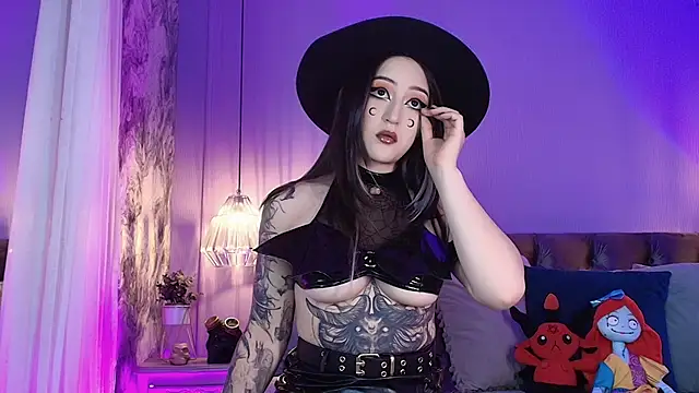 Snapshot of Charlotte_Germanotta_ chatting on May 9, 2026, 2:55 pm Charlotte Germanotta online show from May 9, 2026, 2:55 pm
