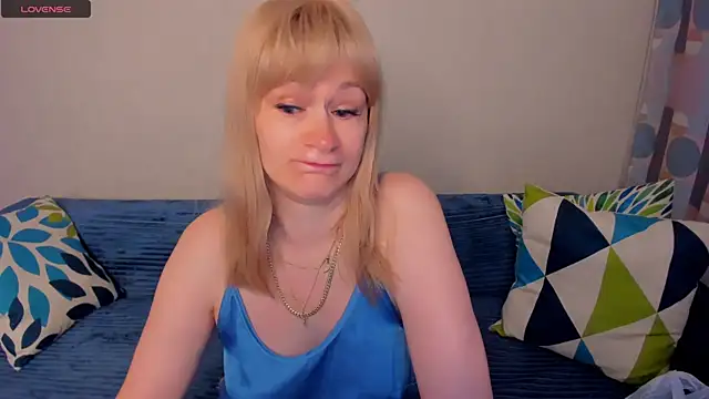 EllenMoore online show from July 10, 2026, 3:11 am