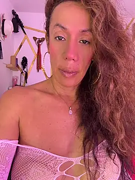 Snapshot of YOURSDEBORA chatting on July 9, 2026, 6:45 pm YOURSDEBORA online show from July 9, 2026, 6:45 pm