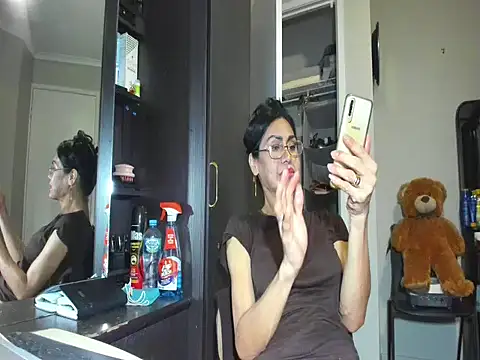 Snapshot of Angelchezcka chatting on April 13, 2026, 11:05 am Angelchezcka online show from April 13, 2026, 11:05 am