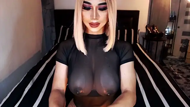 Snapshot of MassiveCockxMistress chatting on June 7, 2026, 4:44 pm MassiveCockxMistress online show from June 7, 2026, 4:44 pm
