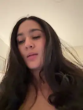 Nina lovi online show from June 14, 2026, 2:24 am