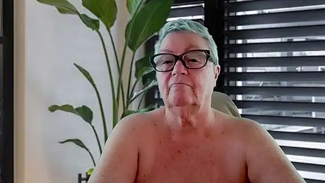 GrannyChrissy68 online show from June 29, 2026, 1:55 pm