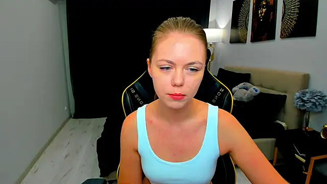 Strawberrye online show from May 31, 2026, 3:26 am