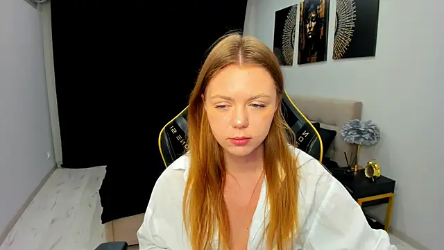 Snapshot of Strawberrye chatting on June 17, 2026, 3:31 am Strawberrye online show from June 17, 2026, 3:31 am