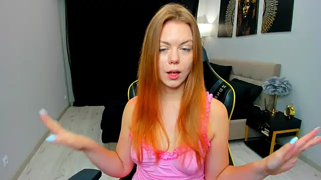 Snapshot of Strawberrye chatting on June 26, 2026, 3:33 am Strawberrye online show from June 26, 2026, 3:33 am