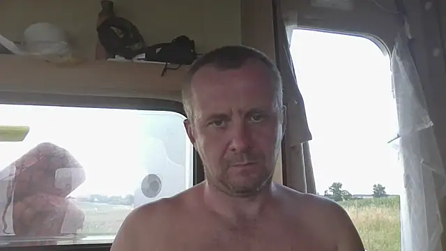 Snapshot of MrWhitePL chatting on July 16, 2026, 4:24 pm MrWhitePL online show from July 16, 2026, 4:24 pm
