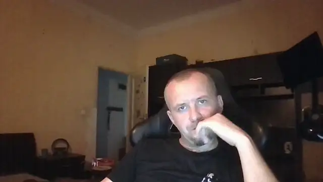 Snapshot of MrWhitePL chatting on July 31, 2026, 6:18 pm MrWhitePL online show from July 31, 2026, 6:18 pm