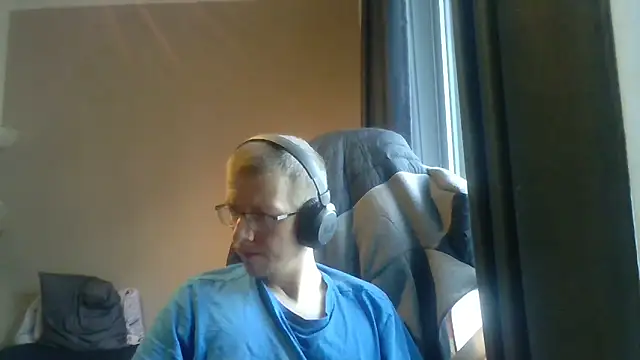 Snapshot of David250692 chatting on June 10, 2026, 12:15 pm David250692 online show from June 10, 2026, 12:15 pm
