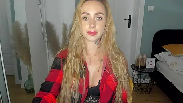 Snapshot of sexyCoralie chatting on May 30, 2026, 1:30 pm sexyCoralie online show from May 30, 2026, 1:30 pm