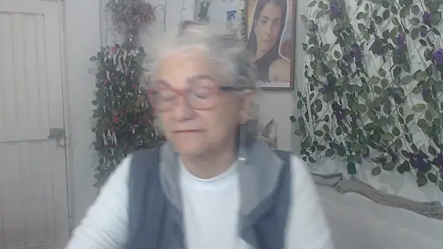FunnyGrandma online show from November 16, 2025, 4:29 am