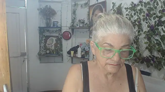 Snapshot of FunnyGrandma chatting on July 29, 2026, 6:28 pm FunnyGrandma online show from July 29, 2026, 6:28 pm