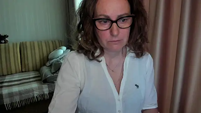 lauraoven online show from May 22, 2026, 8:10 am