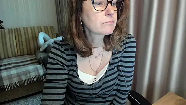 lauraoven online show from June 3, 2026, 5:18 pm