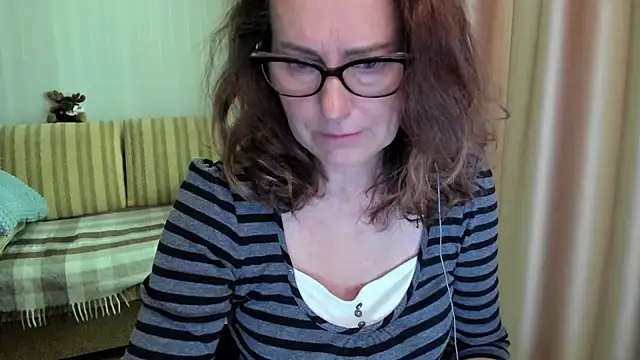 lauraoven online show from June 19, 2026, 8:18 am