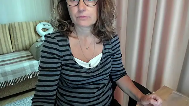 lauraoven online show from July 8, 2026, 7:13 am