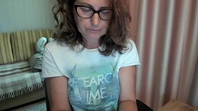 lauraoven online show from July 14, 2026, 8:52 am