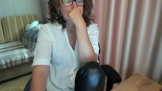 lauraoven online show from July 20, 2026, 10:39 am