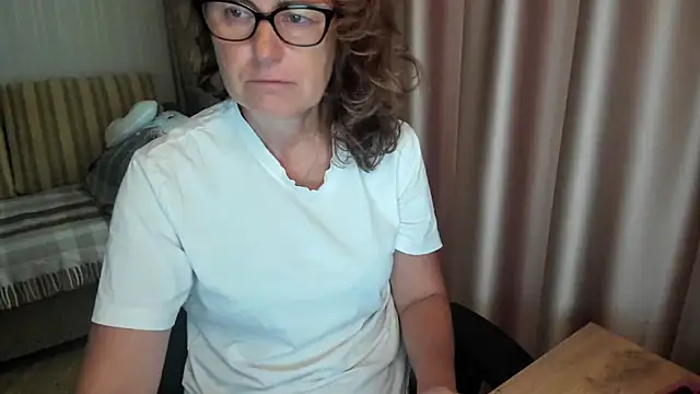 lauraoven online show from July 22, 2026, 1:58 pm