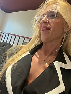 Reyna63 online show from May 22, 2026, 6:13 pm