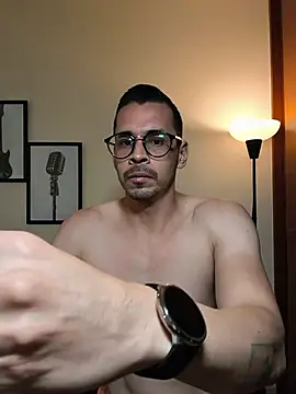 Snapshot of towers_j chatting on July 4, 2026, 4:35 pm towers j online show from July 4, 2026, 4:35 pm