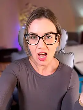 MaiseKnox online show from June 24, 2026, 10:09 pm