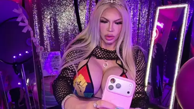 bimbotwerkqueen online show from June 20, 2026, 1:52 am