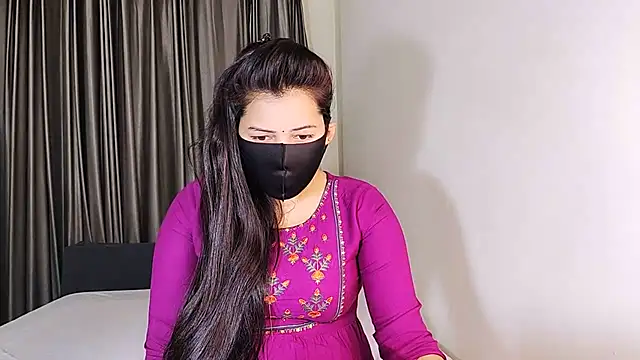 YourLovelyQueen online show from December 16, 2024, 7:00 pm