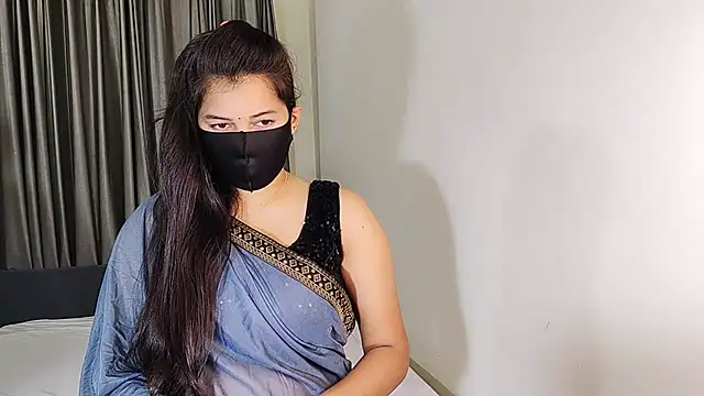 YourLovelyQueen online show from January 17, 2025, 4:26 pm
