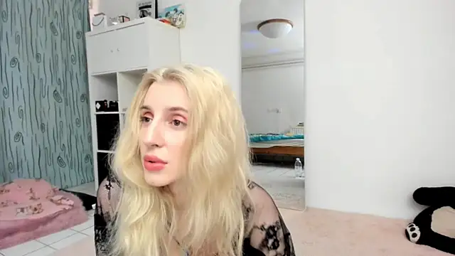 KenzieDawton online show from June 24, 2026, 11:53 am
