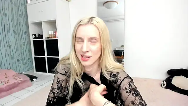 KenzieDawton online show from July 25, 2026, 11:52 am