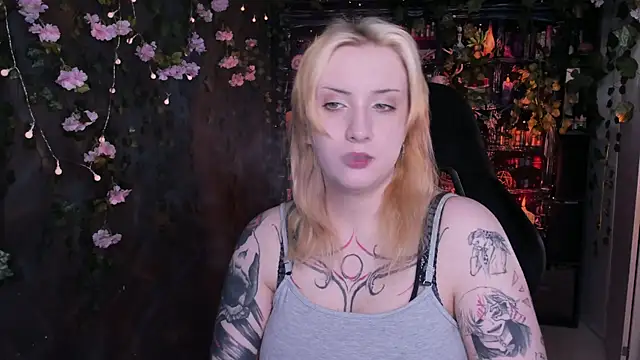 AsheLucker online show from June 14, 2026, 7:43 am