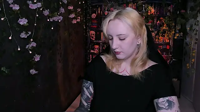 AsheLucker online show from June 16, 2026, 3:42 am