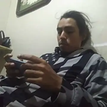 Snapshot of AlexAlejandro13 chatting on April 19, 2026, 2:11 am AlexAlejandro13 online show from April 19, 2026, 2:11 am